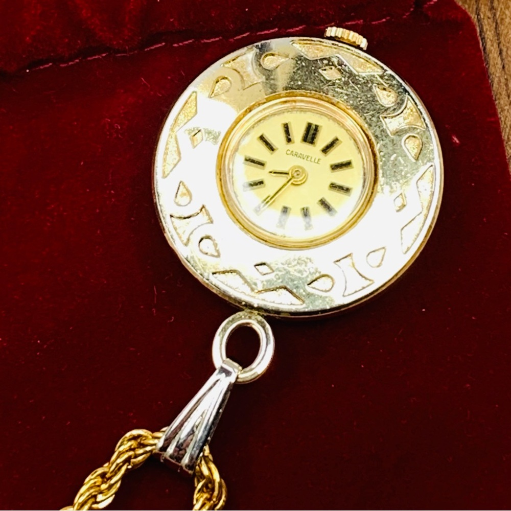Vintage Bulova Caravelle Gold Tone Watch Chain Necklace - Picture 2 of 4